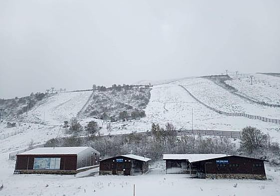 Nieve en la estación de Leitariegos.
