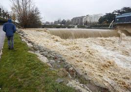 Imagen de archivo de la crecida en el río Bernesga.