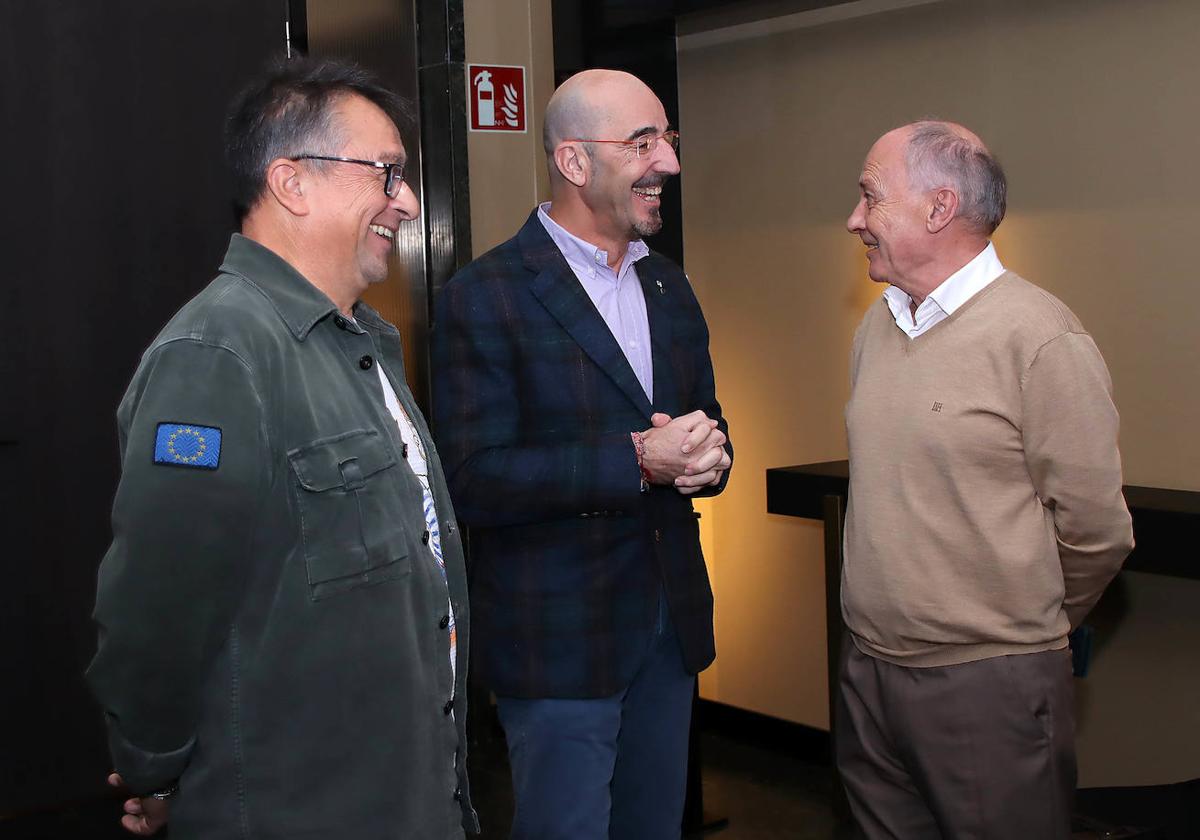 El vicesecretario general de Política Sindical Confederal de UGT, Fernando Luján, con Enrique Regueroy el secretario general de UGT CyL, Faustino Temprano.