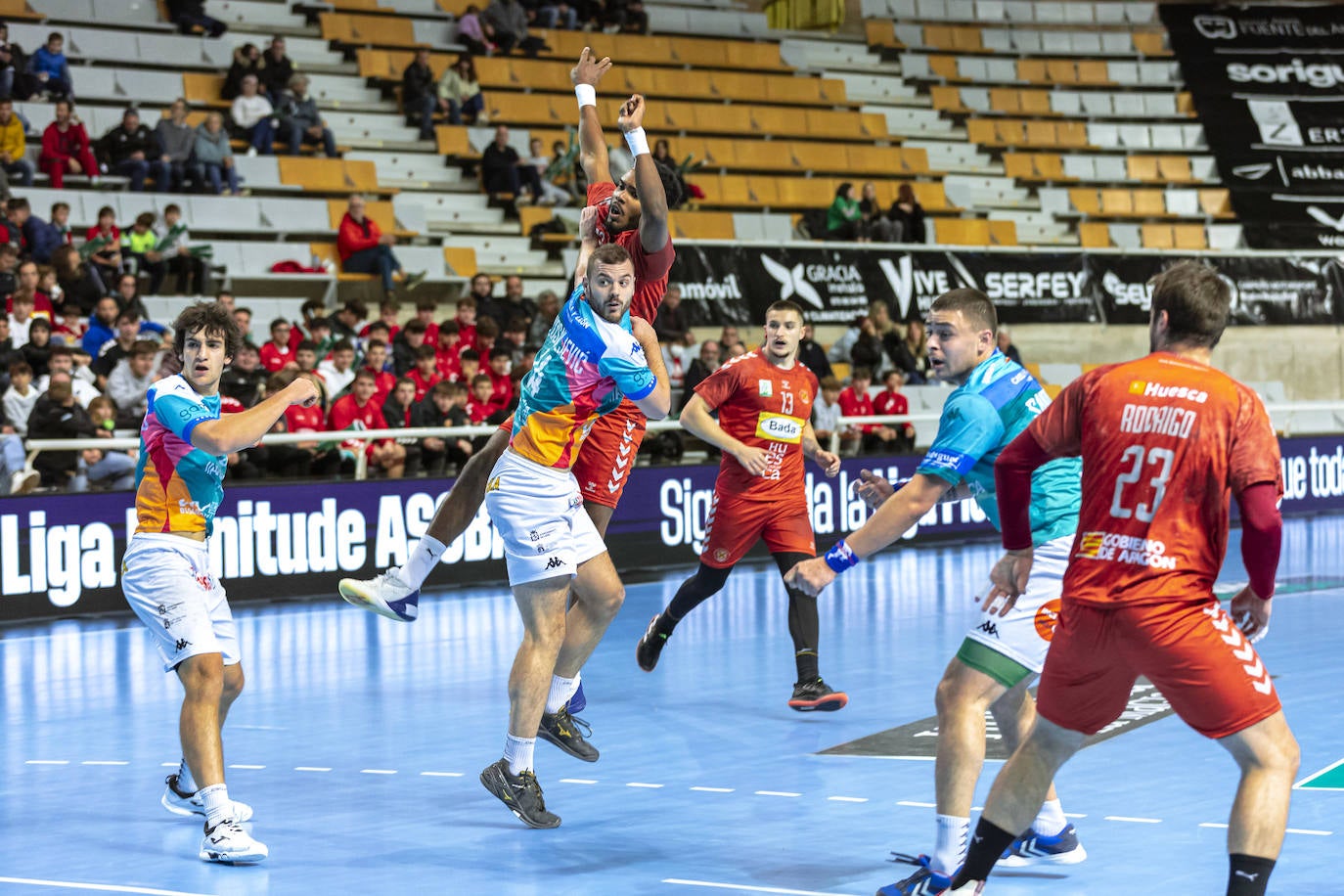 El Abanca Ademar vuelve a ganar