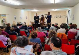 Taller de lectura guiada en el Centro de Dia León II