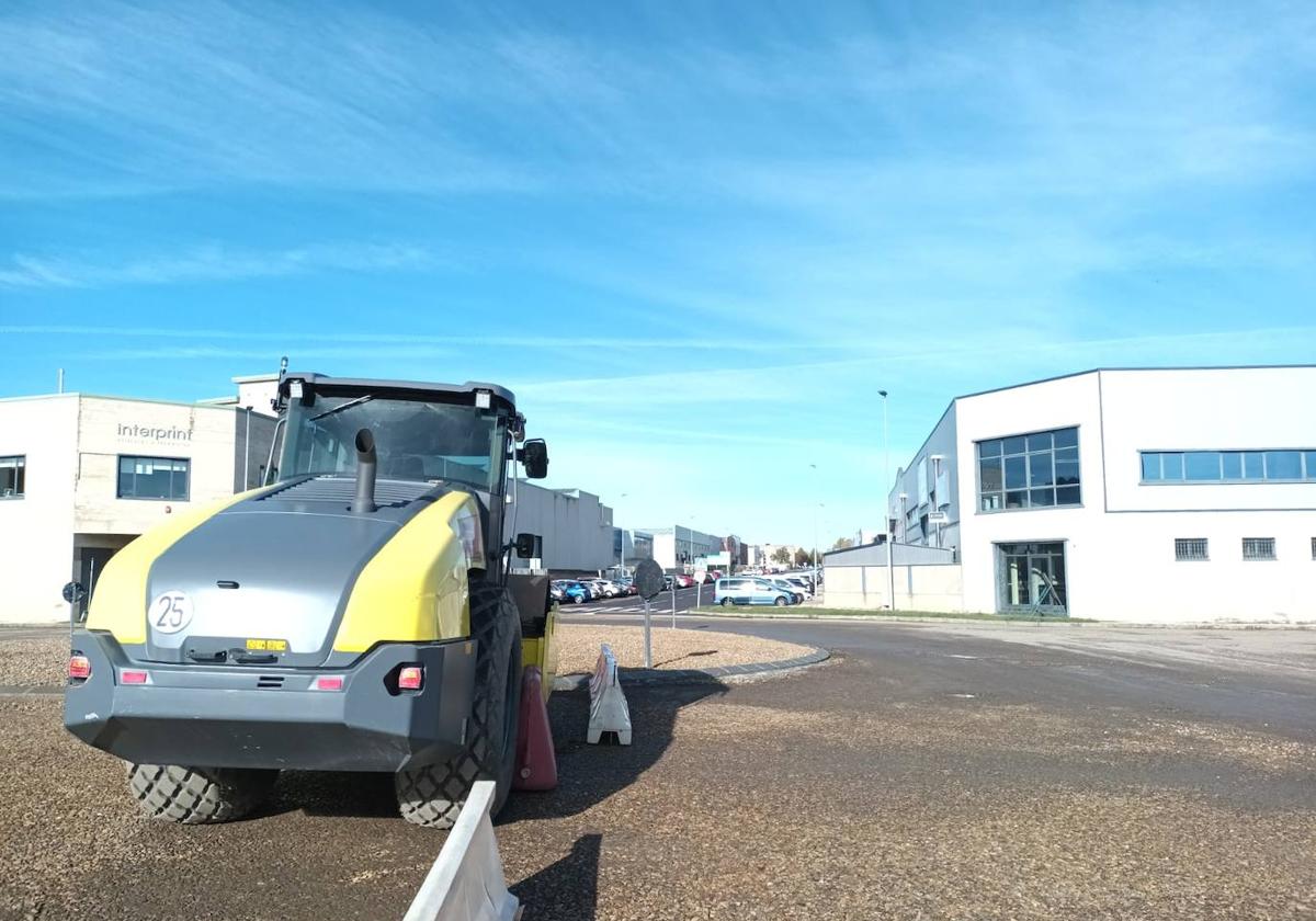 Obras en el polígono industrial de Villaquilambre.