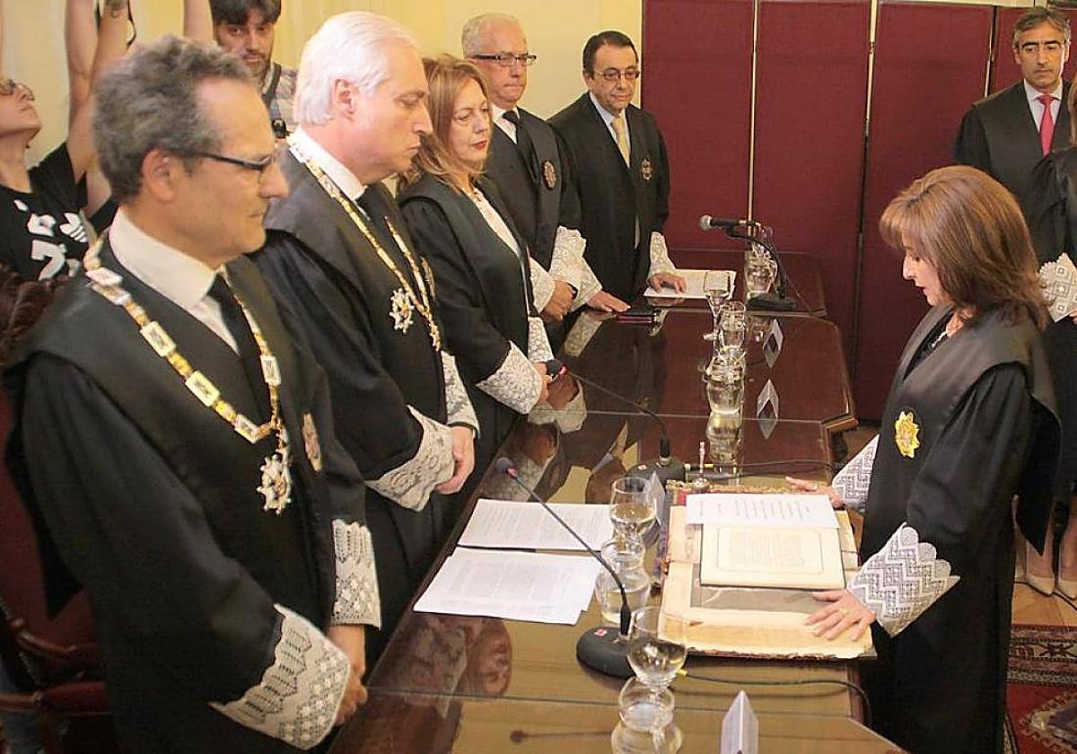 Ana del Ser, presidenta de la Audiencia Provincial de León, en la jura de su cargo.