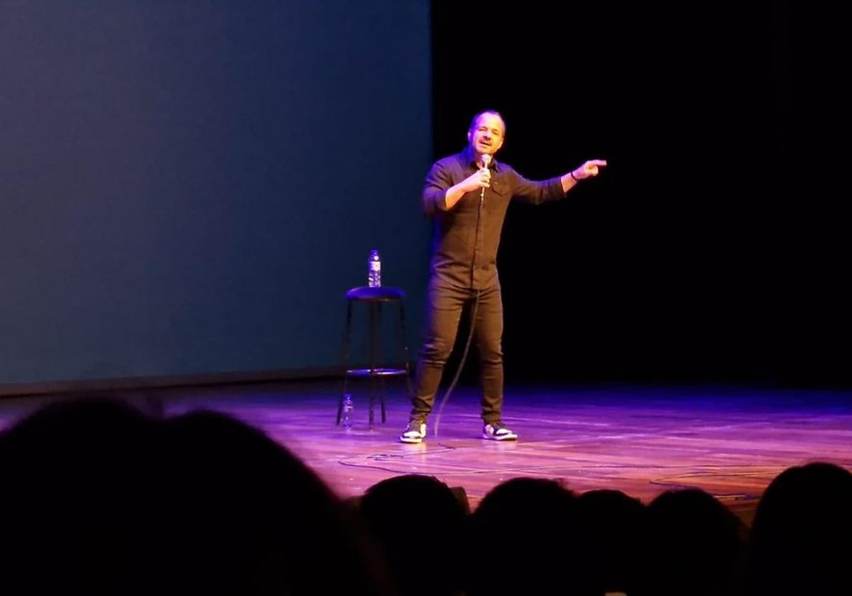 Ángel Martín durante su actuación en el Auditorio Ciudad de León.