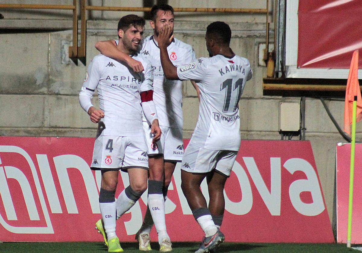 Iván González celebra junto a Rodas y Kawaya un gol en su última temporada en la Cultural.