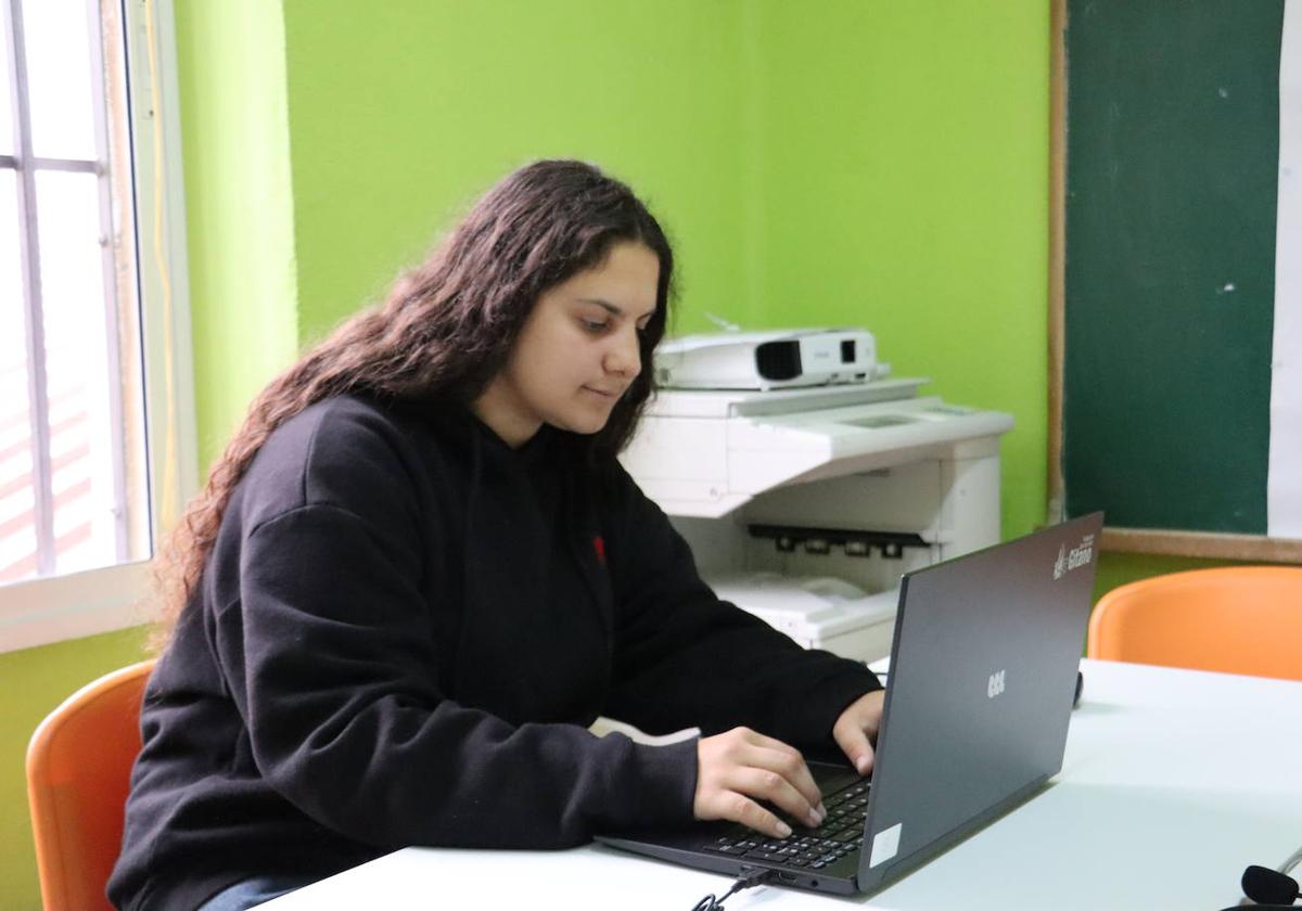 Minerva León, estudiante gitana de la Universidad de León.