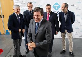 El consejero de Economía visita las instalaciones de la empresa leonesa.