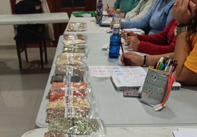 Legumbres de León expuestas durante el curso sobre nutrición y legumbres en Villamañan