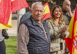 El consejero de Cultura, Gonzalo Santonja, en una imagen de archivo durante una protesta contra la amnistía en Segovia.