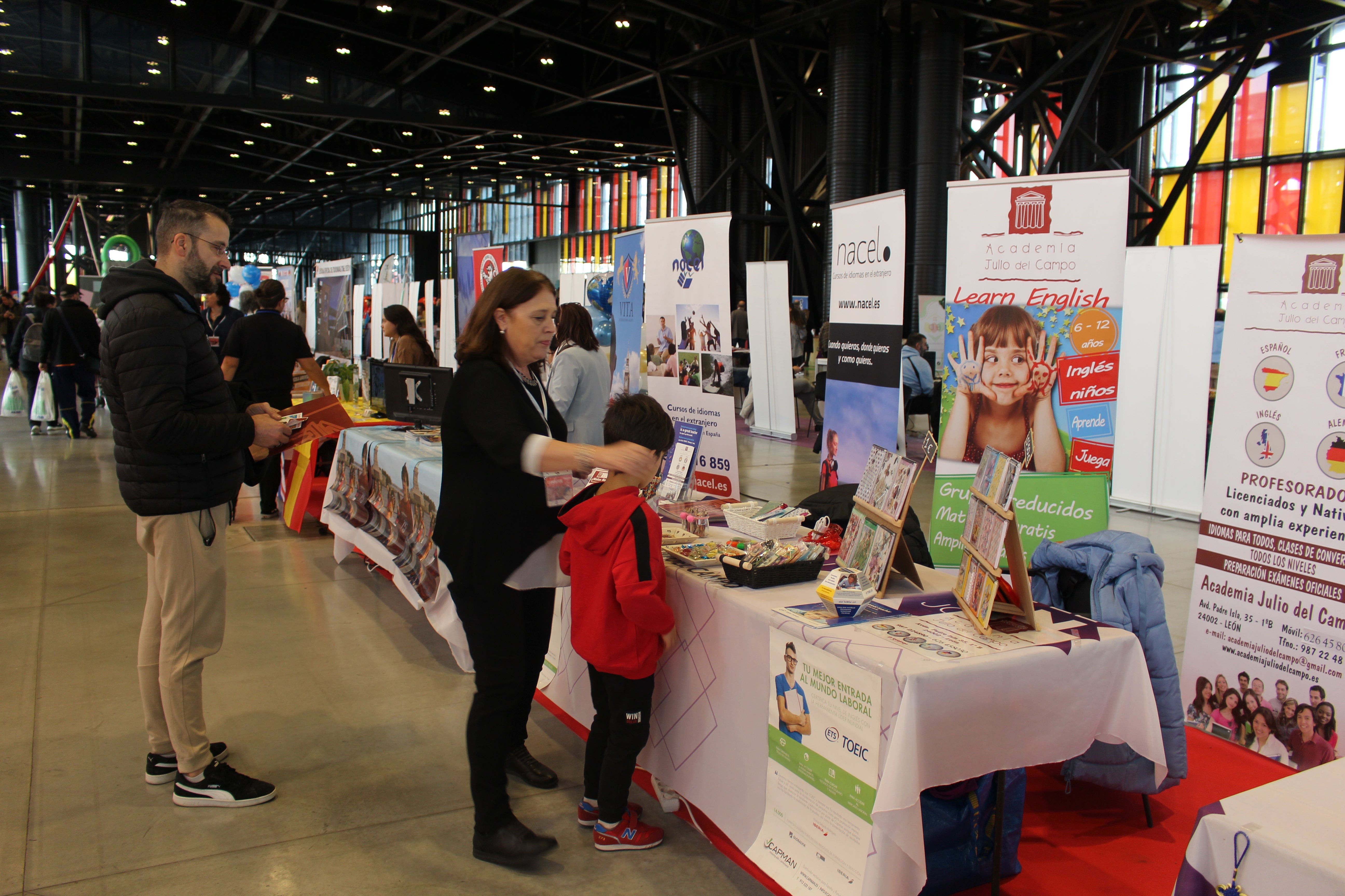 Visitantes de la Feria Expojoven 2023.