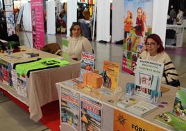 Stands dentro de la Feria Juvenil Expojoven 2023.