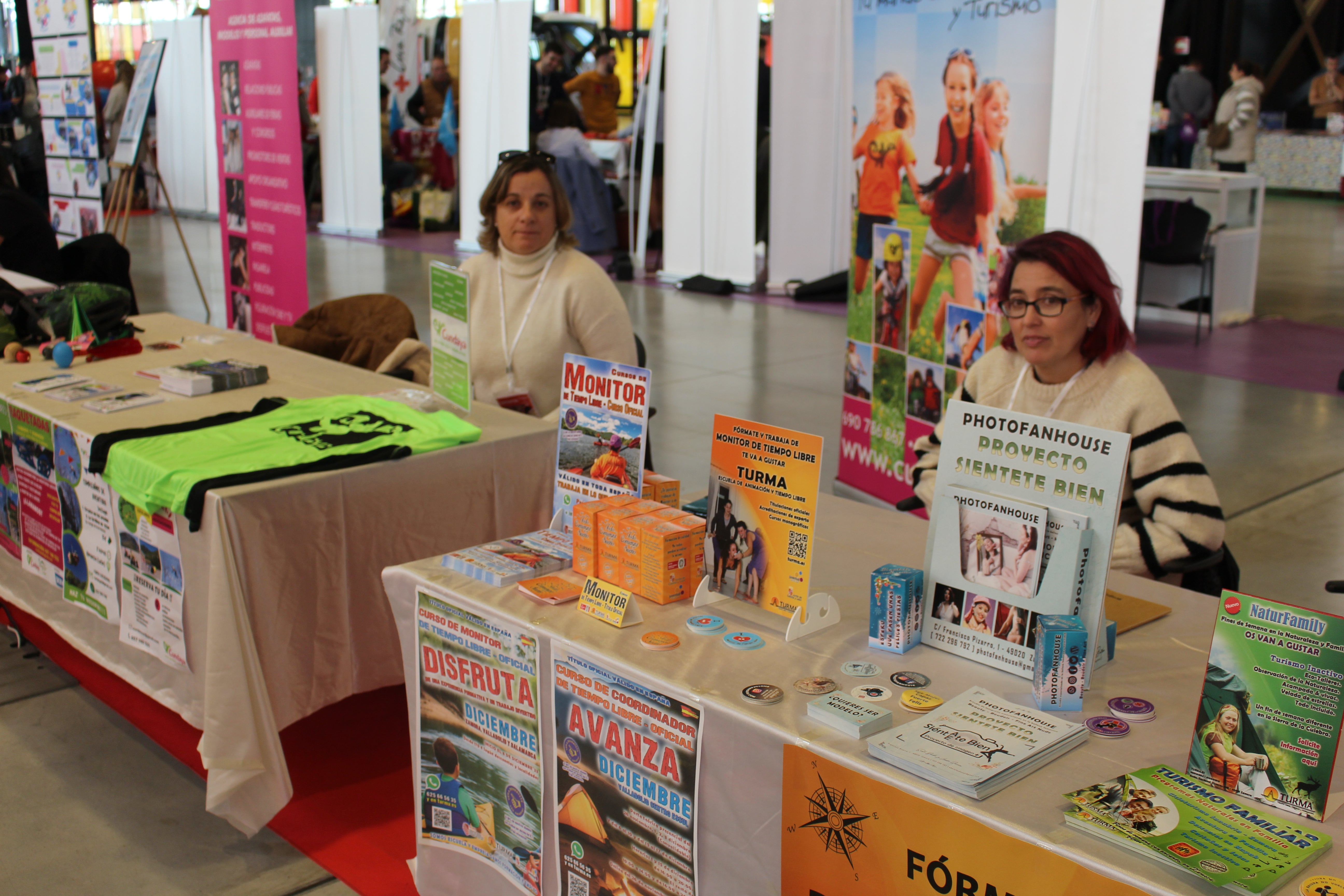 Stand en la feria juvenil Expojoven 2023.