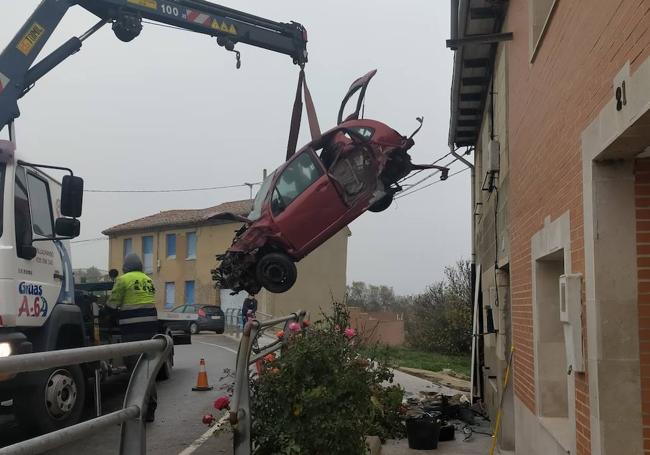 Retirada del vehículo en la mañana de este domingo.