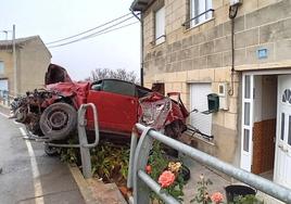 Momentos previos a la retirada del vehículo tras el accidente.