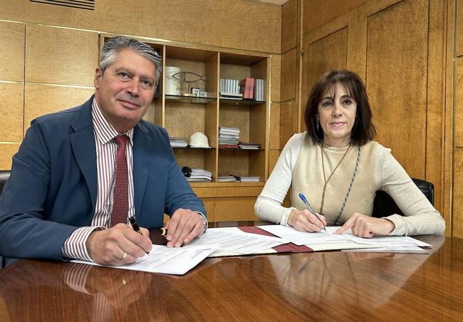 Firma del convenio con el CEIP San Claudio.