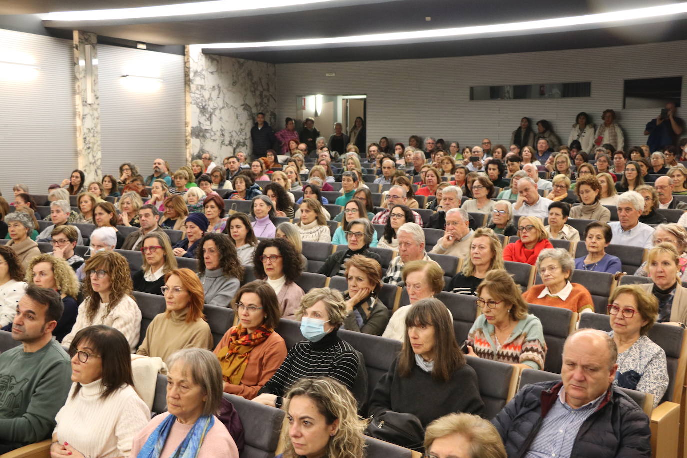 La escritora Ángeles Caso presenta, en León, Las desheredadas