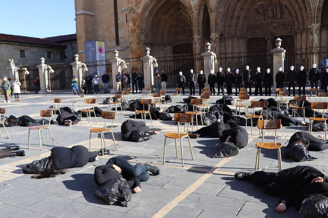 Representación de las víctimas en el suelo.