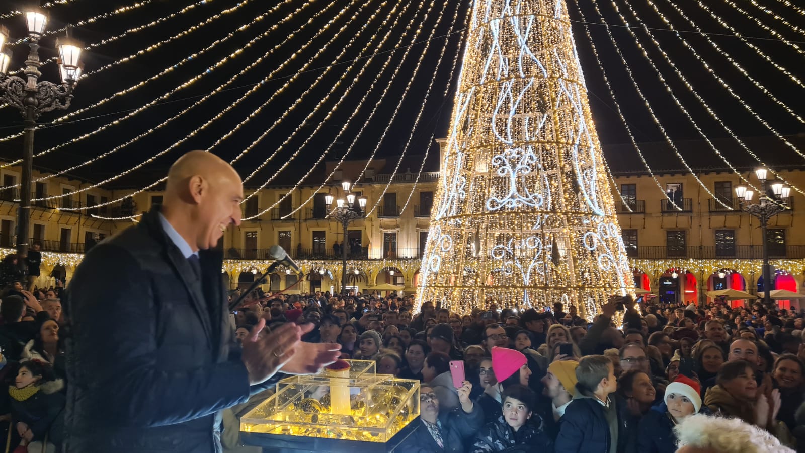 Inaugurado el alumbrado navideño de León