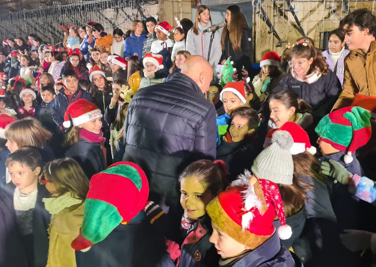 Imagen secundaria 1 - La nieve ilumina la Navidad en León