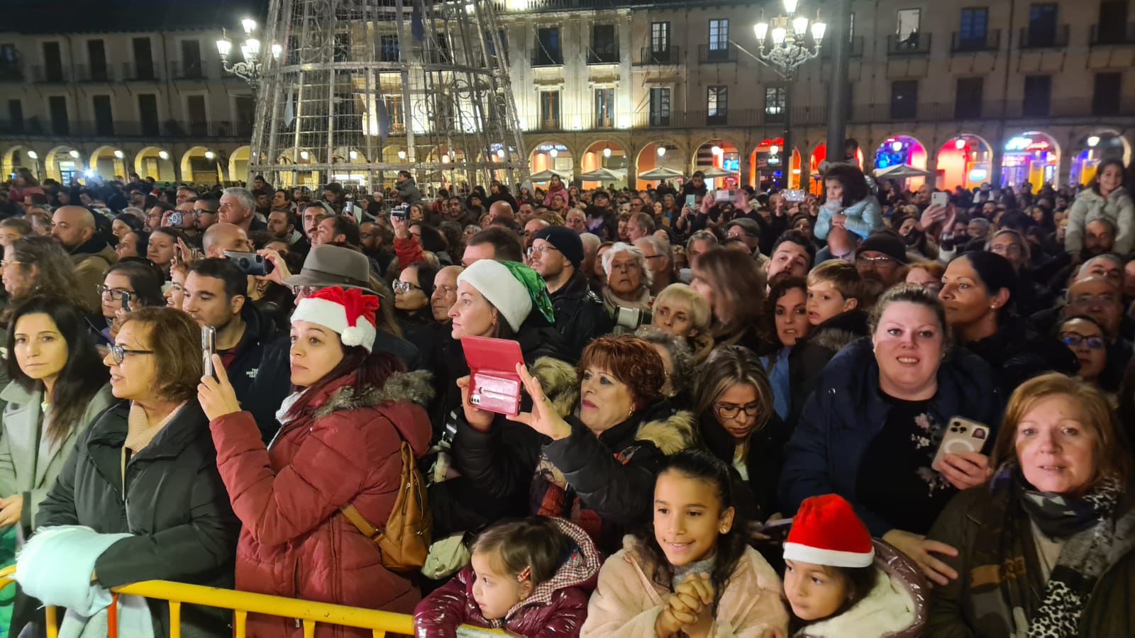 Inaugurado el alumbrado navideño de León