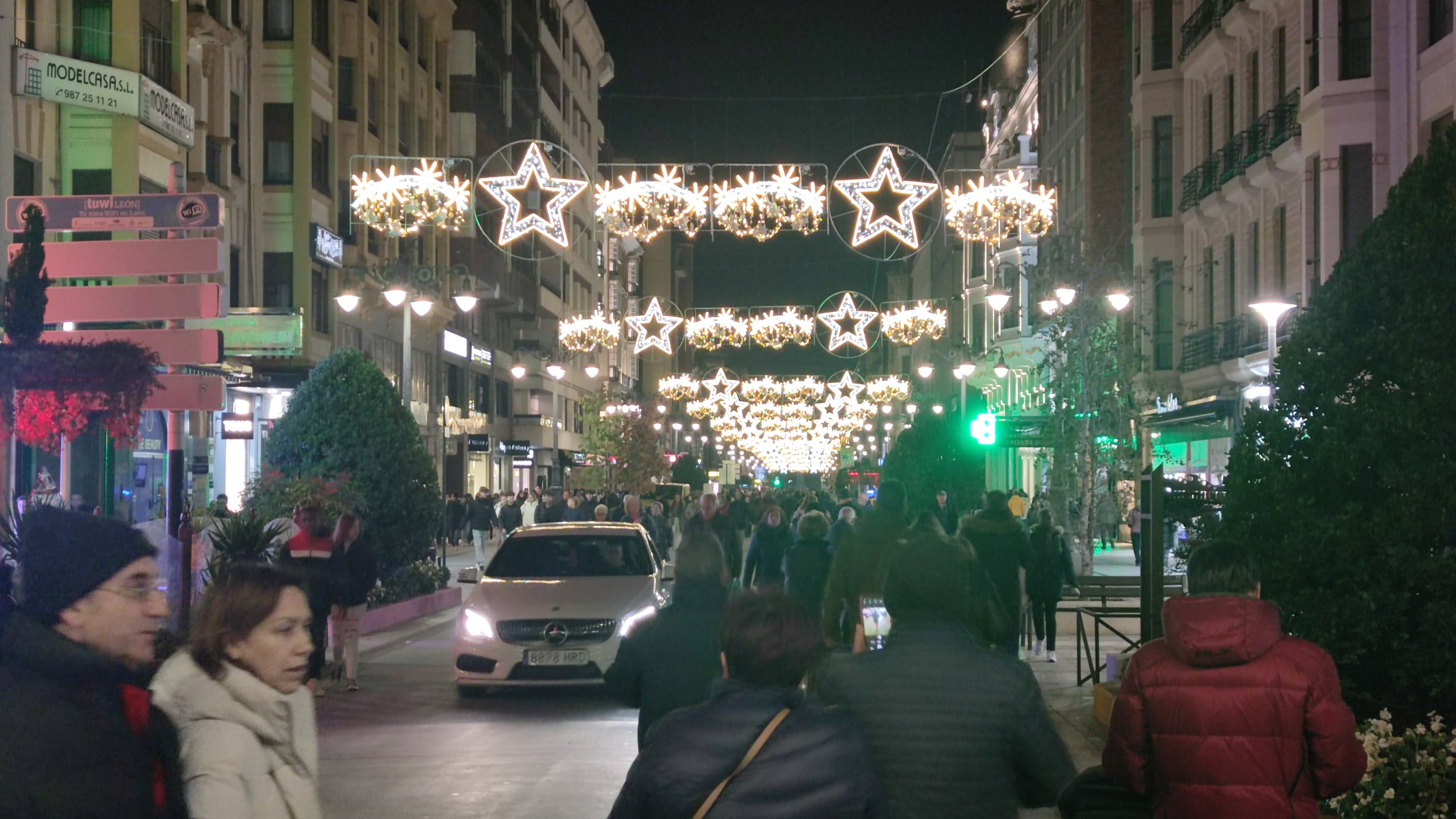 Inaugurado el alumbrado navideño de León