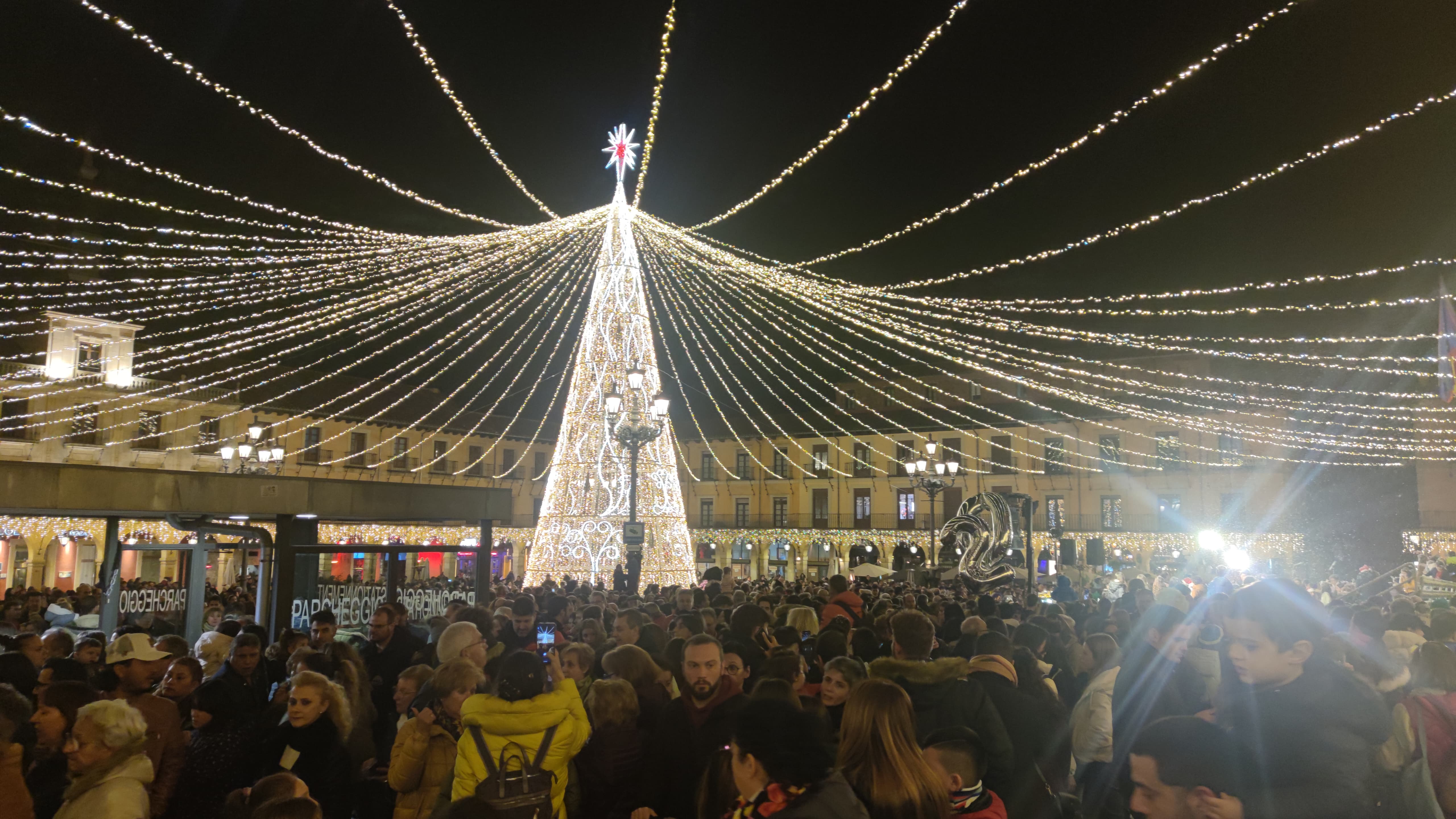 Inaugurado el alumbrado navideño de León