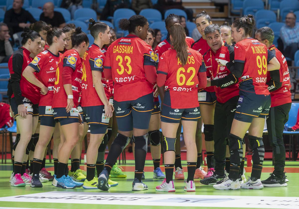 Mireya González (99), durante uno de los partidos de preparación para el Mundial jugados en Santander.