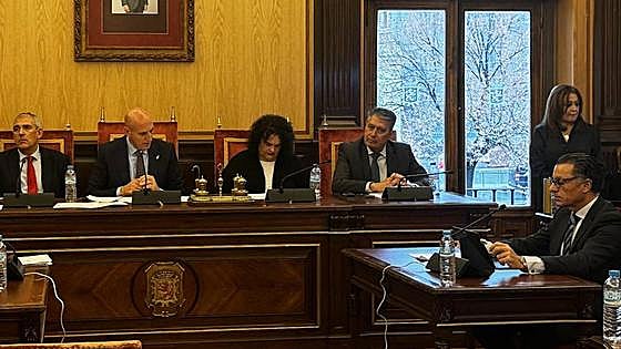 Diez intenta dar la vuelta a la declaración institucional del PP