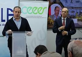El presidente de la Asociación Provincial de Estaciones de Servicio, Alfredo Soto y el presidente de FELE, Juan María Vallejo, durante la inauguración
