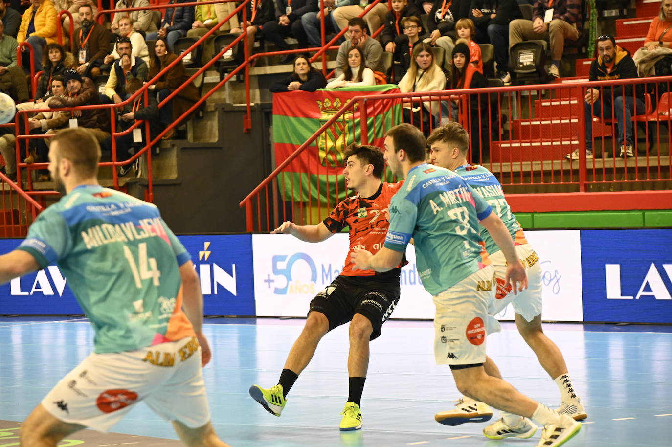 El Abanca Ademar pierde en Torrelavega