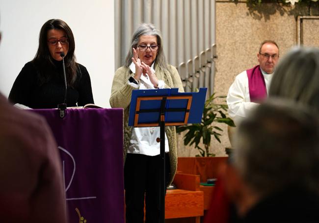 Misa en la parroquia de Nuestra Madre del Buen Consejo de León, con intérprete en lengua de signos