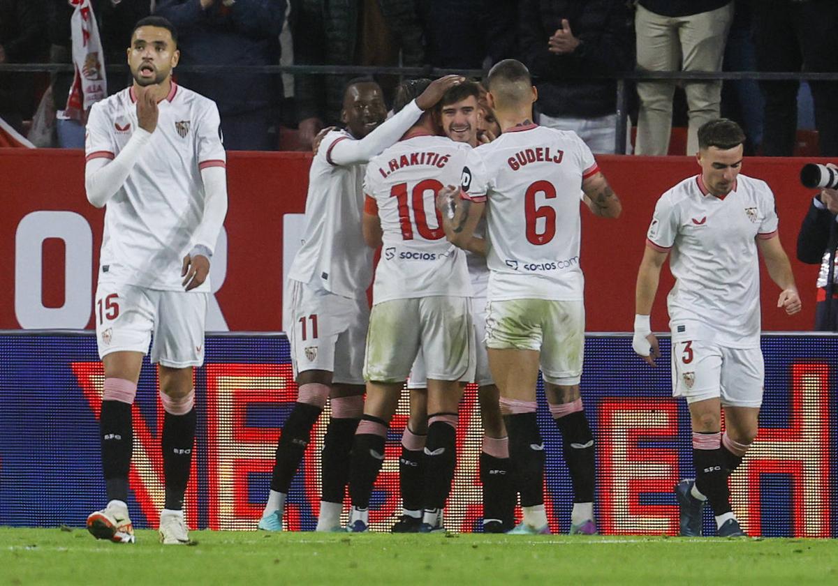 El Sevilla FC no dejó en tierra a ningún pasajero: voló con su propio avión  desde León, Deportes