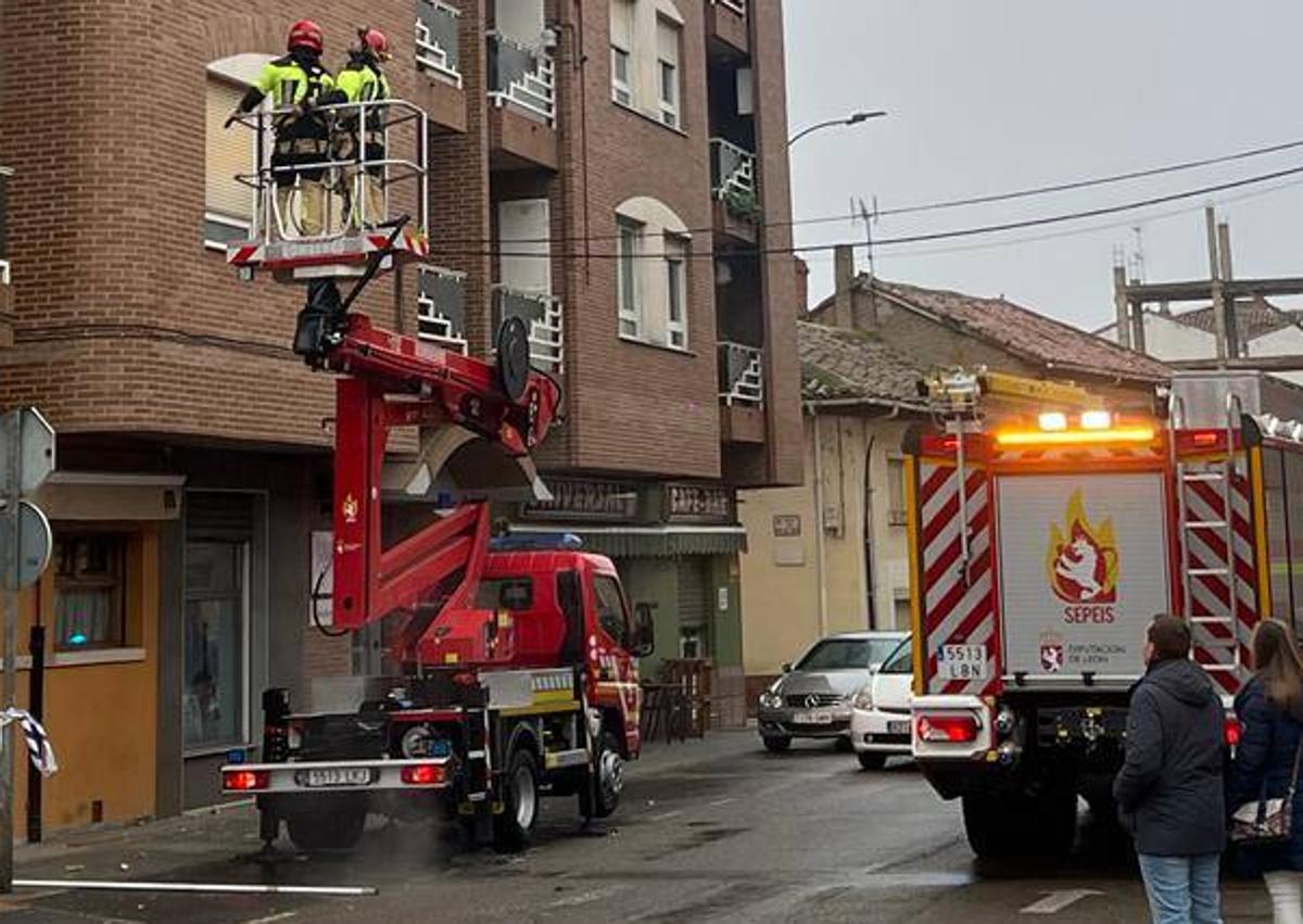 Imagen secundaria 1 - El Sepeis actúa en una cornisa en Valencia de Don Juan