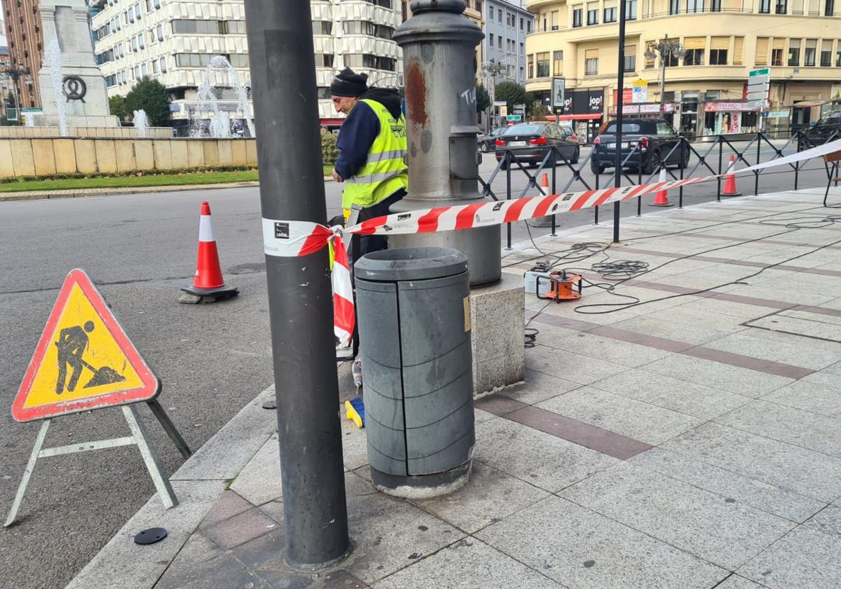 Los operarios trabajan en colocar esta nueva instalación.