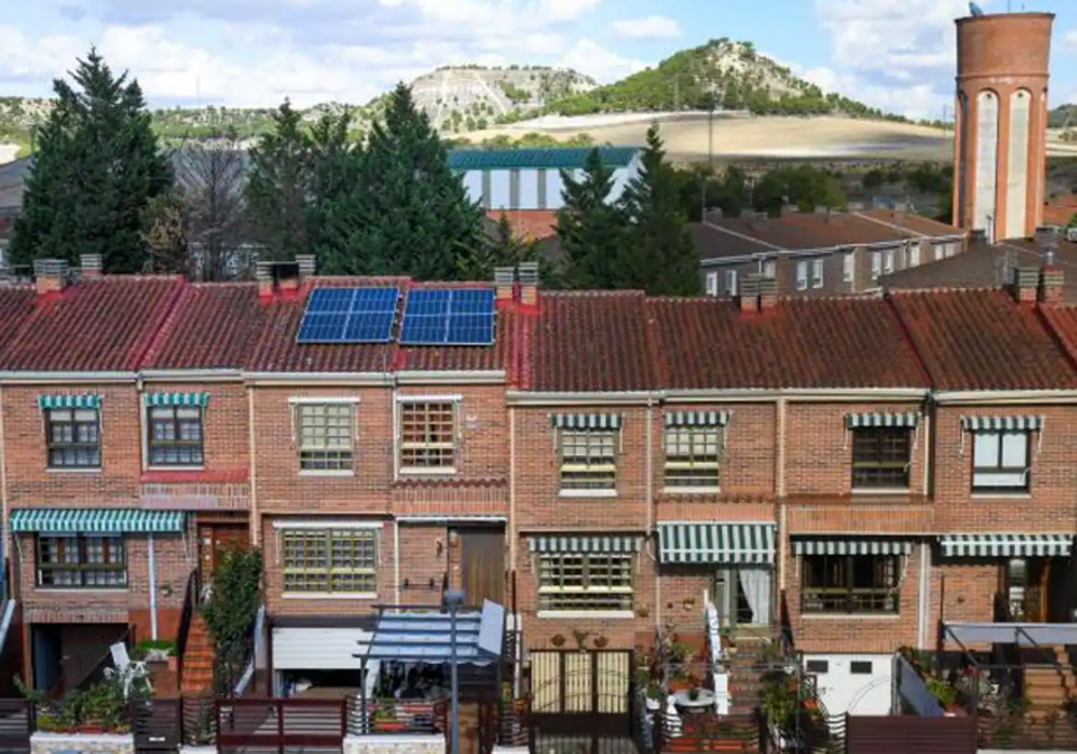 Paneles fotovoltaicos en un chalet de La Cistérniga.