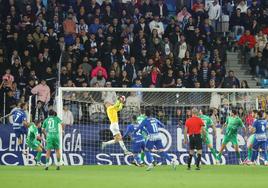 Imagen del calentamiento de la Deportiva en El Toralín.