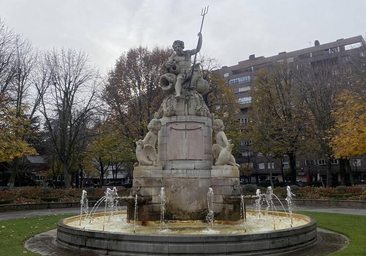 Fuente ed Neptuno en el parque de San Francisco de León.