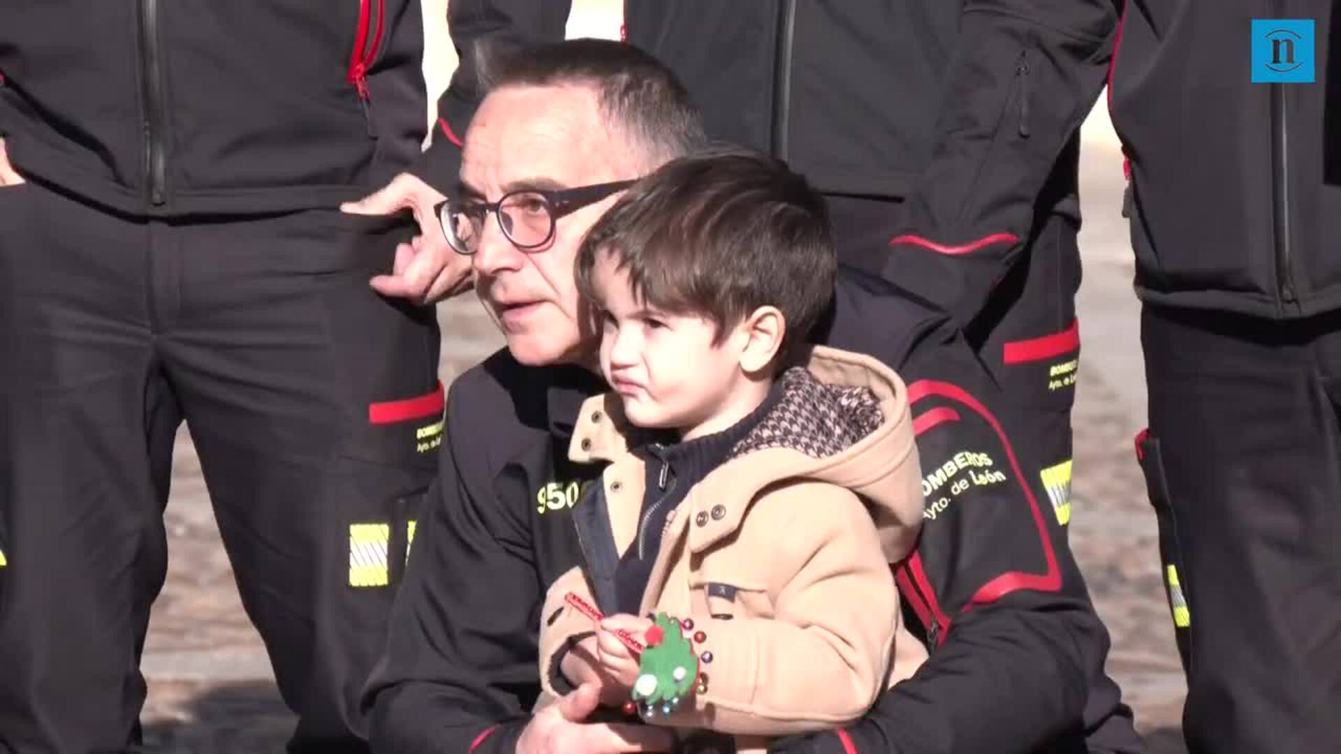 Darío protagoniza el calendario de Bomberos de León