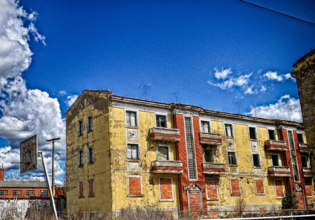 Viviendas abandonadas y okupadas de la Azucarera.