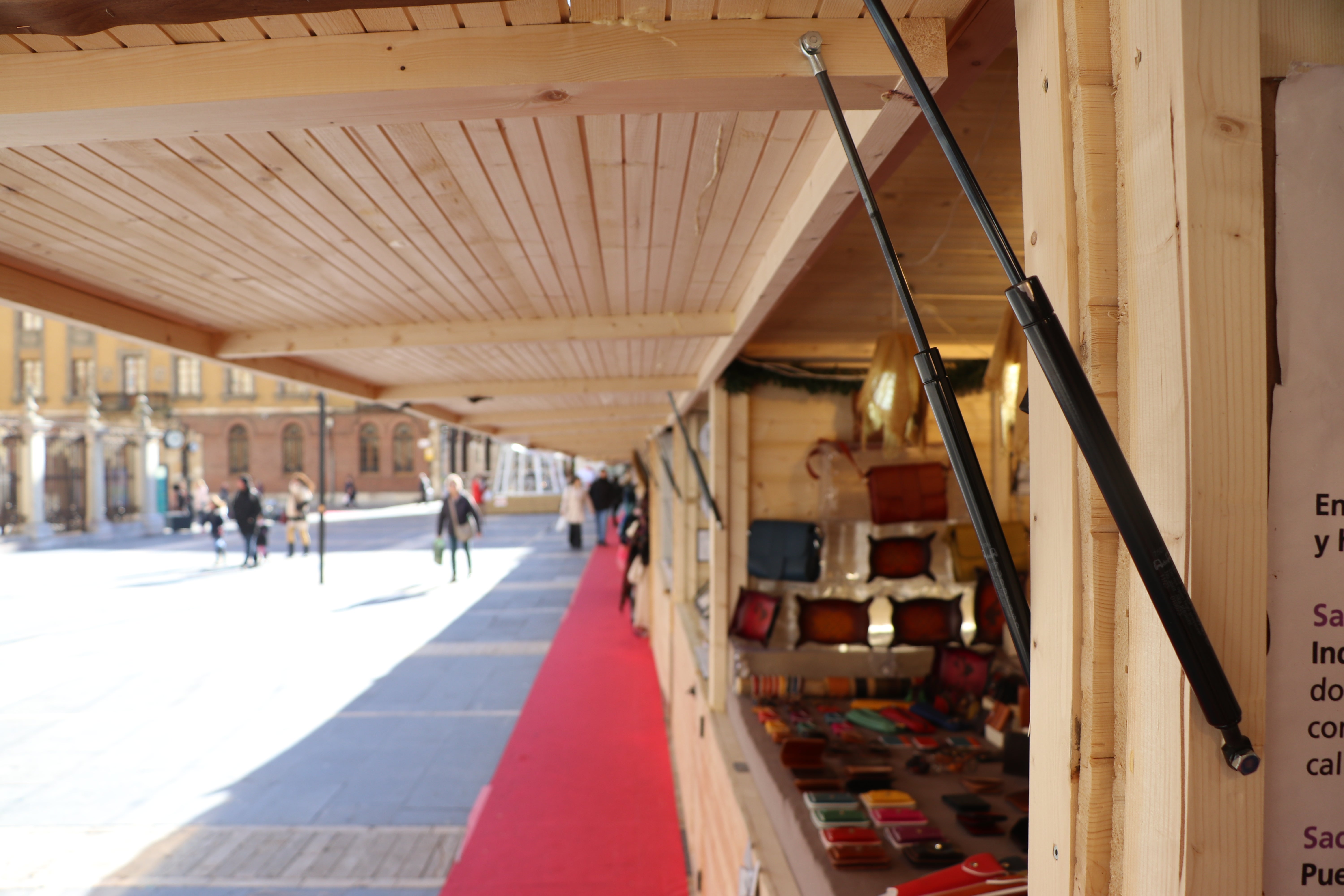 Todas la incidencias del mercadillo de Navidad de León, en imágenes