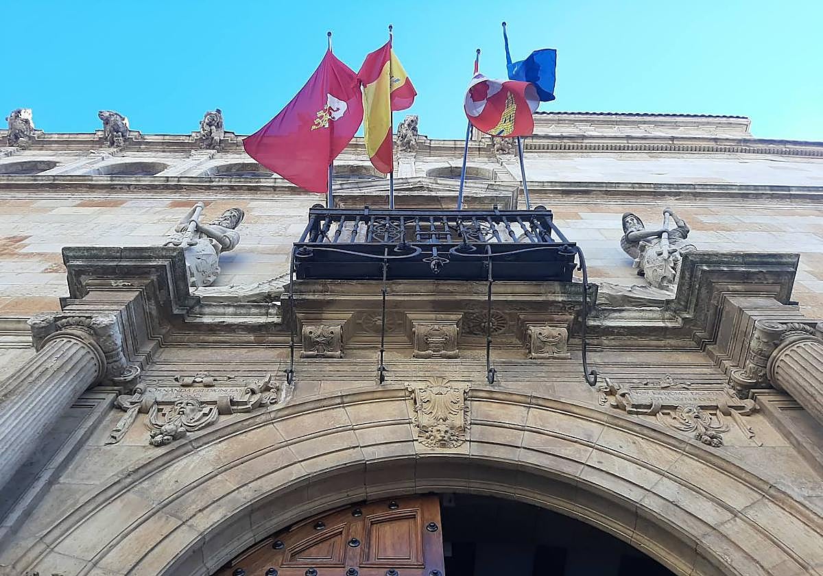 Fachada del Palacio de los Guzmanes, sede de la Diputación de León.