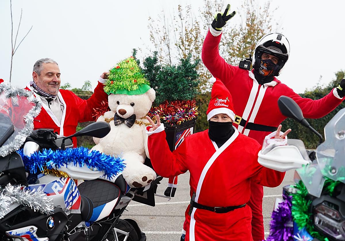 Moteros navideños recorren la capital leonesa.