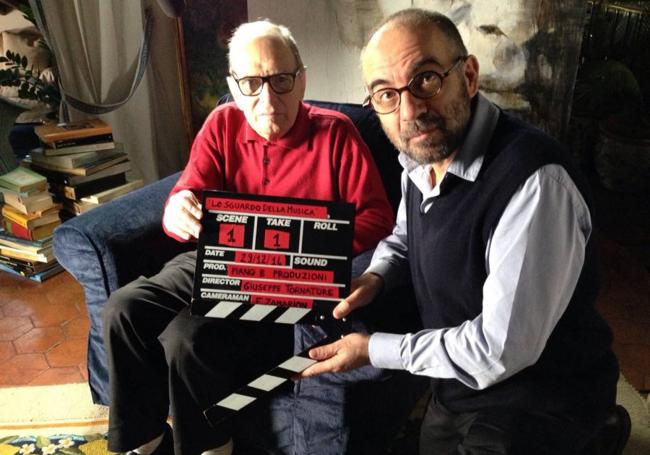 Con EnnioMorricone en el rodaje de 'El Maestr'.