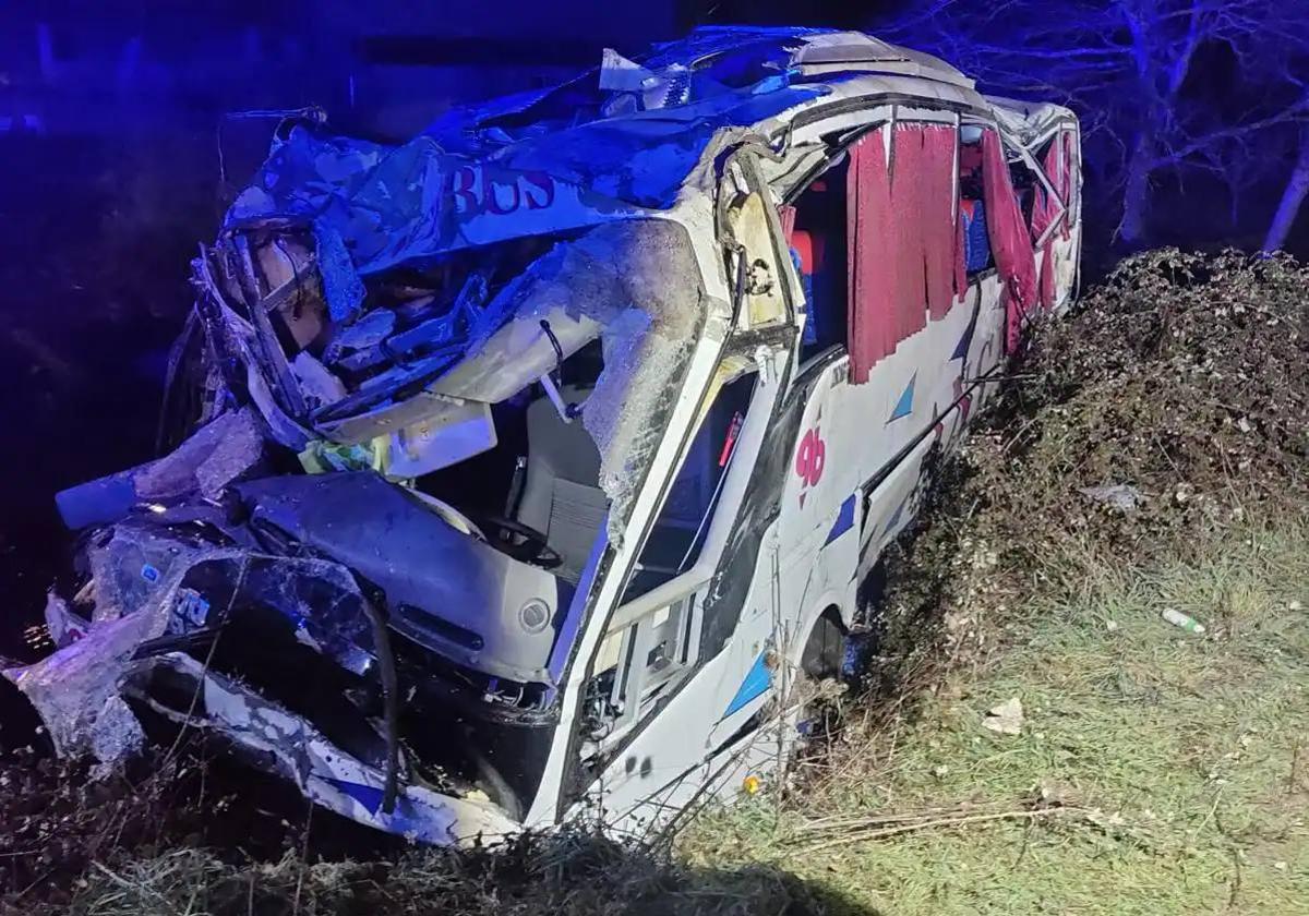 El autobús tras el accidente.