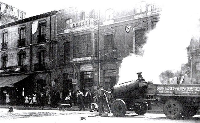 Asfaltado de la Avenida Ordoño II. 1962.