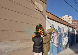 Homenaje en el lugar donde el comandante perdió la vida.