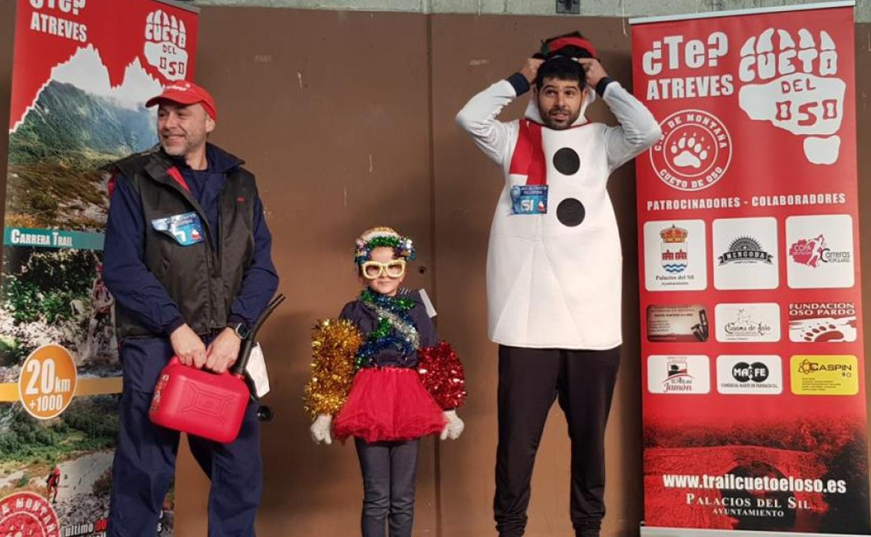 El colorido y los disfraces fueron la tónica en esta San Silvestre de Palacios del Sil.