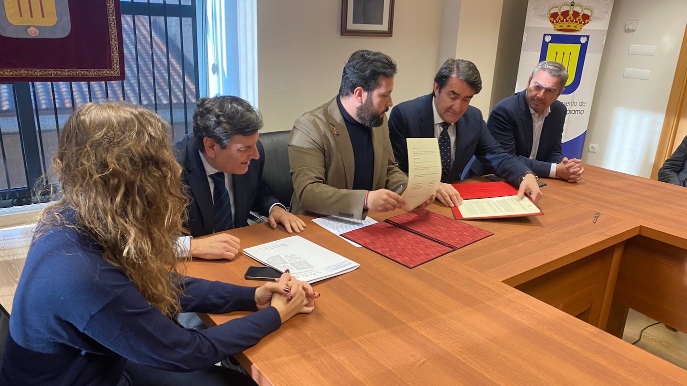 Firma del protocolo de ampliación del polígono de Villadangos.