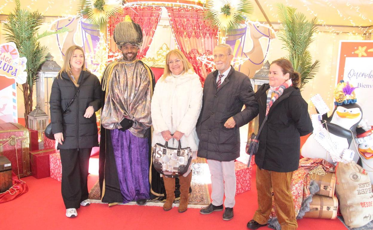 Recepción al Mago Chalupa en la Plaza Fernando MIranda de Ponferrada.