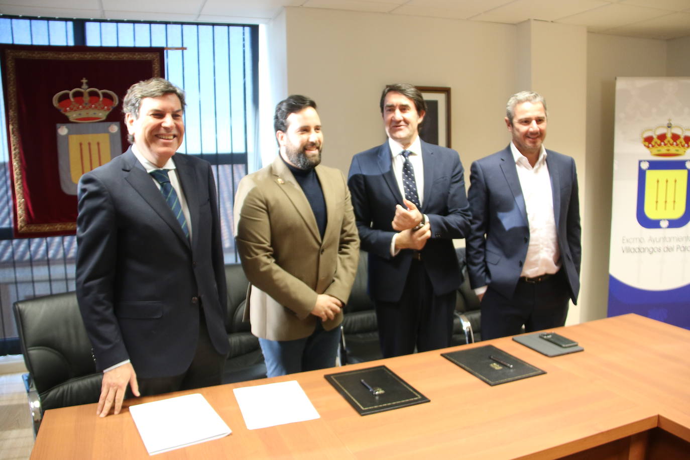 Firma del protocolo de ampliación del polígono de Villadangos.